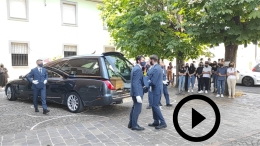 Commozione e lacrime per l'ultimo saluto a Matteo Dossena