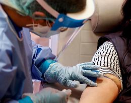 Tutti a caccia di anticorpi: «Boom» dei test sierologici