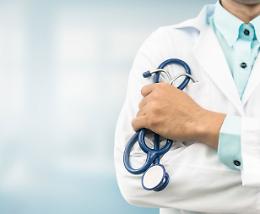 C'è il nuovo medico. Ma fino ad agosto sarà valzer di camici