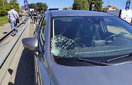 Pedone travolto da un'auto in via Milano