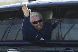 Decollata la navicella spaziale con a bordo Branson