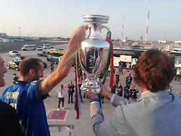 Azzurri a Roma con la Coppa, boato sotto l'aereo a Fiumicino