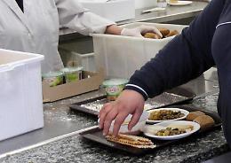 «Ogni giorno, pasti per venti». La povertà non va in vacanza