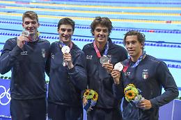 Italia argento nella 4x100 stile libero. Martinenghi bronzo nei 100 rana