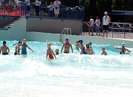 Un’ondata  di polemiche sulla vasca della piscina