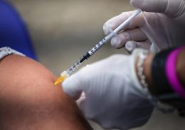 Vaccini senza prenotazioni ai 12-18enni dal 16 agosto