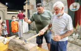 Ecco il 'battichiodo', sfida a colpi di martello