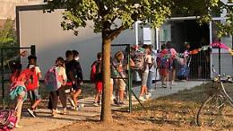 Gli studenti nei container fino a Natale