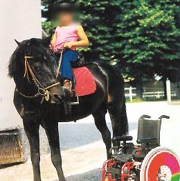 Sraffa, terapia del cavallo per gli studenti in difficoltà