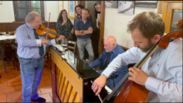 Quattro giganti della musica per un concerto improvvisato in osteria