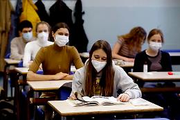Gli studenti contagiati sono solo 20: in aula sicurezza garantita