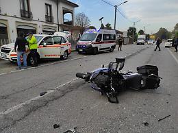 In moto tampona auto, a Dovera gravi traumi per un centauro