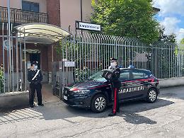 Aggredisce i genitori e rapina un 14enne, arrestato minorenne