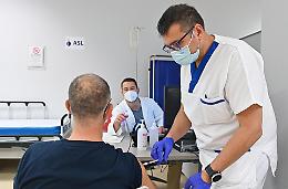 Terza dose, al Maggiore di Crema l'hanno già ricevuta 120 sanitari