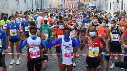 Maratonina di Cremona, la carica dei 2mila al nastro di partenza