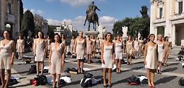 Flash mob delle hostess ex Alitalia, via le divise:  «Nude, senza lavoro e dignità»