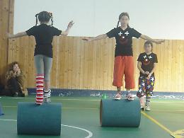 Conflitti genitori-figli: circo educativo per superarli divertendosi insieme