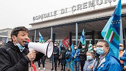 Ospedale di Cremona, 150 al presidio: "Il dg Rossi ascolti i lavoratori"