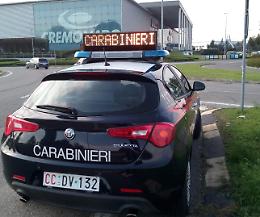 Tentano un furto al CremonaPo, in tasca un coltello a serramanico