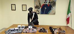 Sorpreso con i cosmetici appena rubati in azienda: arrestato 44enne