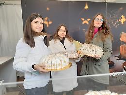 Festa del Torrone 2021, iniziato l'assalto agli stand più dolci