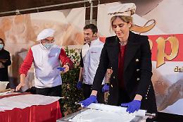 Cremona in festa: Francesca Ferragni, la dentista che fa il torrone