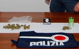 Ventenne incensurato indagato dalla polizia per spaccio di marijuana