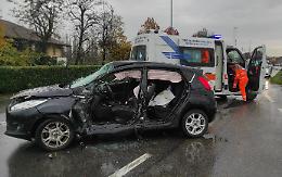 Auto contro pullman, grave una giovane di 23 anni