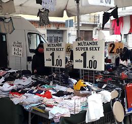 E al mercato compaiono le mutande super sexy a 1 euro
