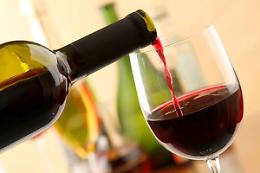 Contraffazione, vino adulterato: sequestri a Cremona e Pavia