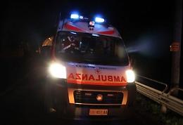 Pick up finisce fuori strada e si ribalta: feriti tre ragazzi del paese di 21, 30 e 31 anni