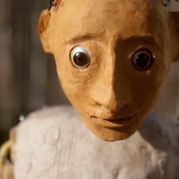 Appeso ad un filo. Spettacolo di Marionette per tutte le età