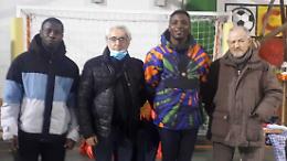 Le torture, il barcone, poi la rinascita: Cisse e Yannick raccontano l'integrazione sul palco