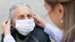 Stop a mascherine e tamponi gratuiti per le Rsa