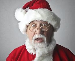 Il vescovo di Noto ai bambini: "Babbo Natale non c'è, la festa è di Gesù povero"