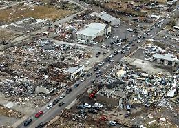 Almeno 83 morti accertati per tornado Usa, decine i dispersi