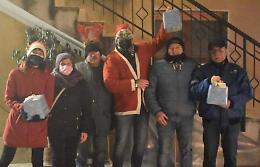 Il sindaco Babbo Natale porta doni alle famiglie