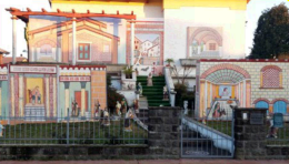 La casa trasformata in un presepio