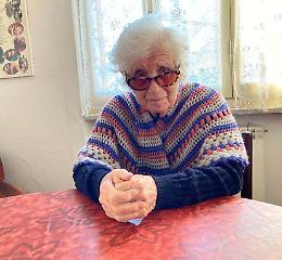 Cento candeline per la signora Bianca: pioggia di auguri