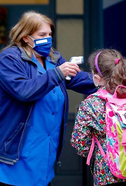 Il Covid chiude le elementari di Sesto: 200 alunni a casa
