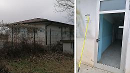 Vandali scatenati, distrutti gli spogliatoi al campo della parrocchia