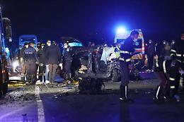 Brescia, auto contro bus: nessuna delle 5 vittime aveva la patente