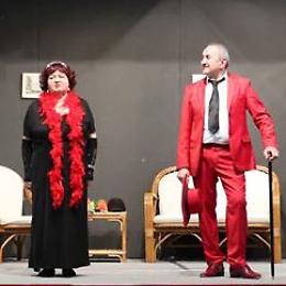 Commedia dialettale: Alfio, Delfo e l’Alberta. Dùu campanòun e ‘na serta