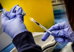 Covid, Ema: prove insufficienti sull'utilità del secondo booster