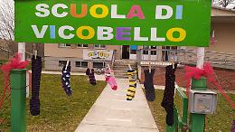 'Giornata dei calzini spaiati' alla scuola primaria di Vicobellignano
