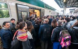 I Comitati pendolari ora sbottano: «Trenord, Fontana non risponde»