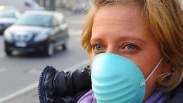 Ordinanza, stop mascherine all'aperto ma obbligo con folla