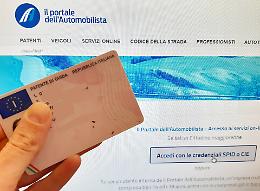 Patenti di guida, stop ai bollettini postali: pagamenti solo online con PagoPA