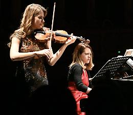 Il duo Dego-Leonardi ha stregato il pubblico del teatro Ponchielli