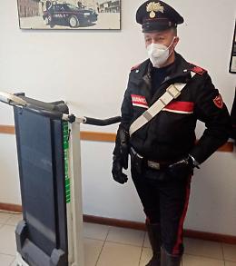 Il blitz, l'inseguimento e lo speronamento: i Cc arrestano 19enne